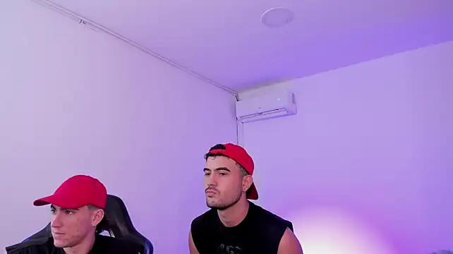 Handsomeboyss19 Adlı Modelin Web Kamerası Şovu