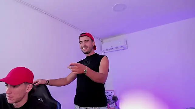 Handsomeboyss19's Webcam Show
