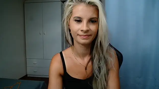 Chat +18 de KristineGlow ao vivo