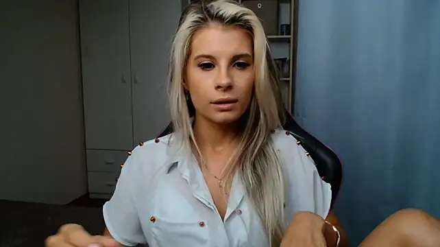 KristineGlow's Live XXX Chat