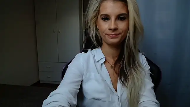 Chat +18 de KristineGlow ao vivo