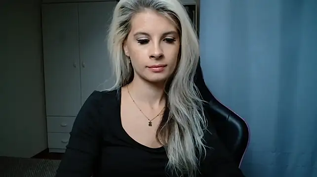 צ'אט XXX בשידור חי של KristineGlow