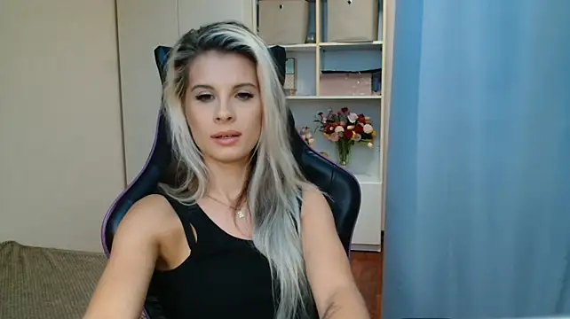 KristineGlow Adlı Modelin Canlı XXX Sohbeti