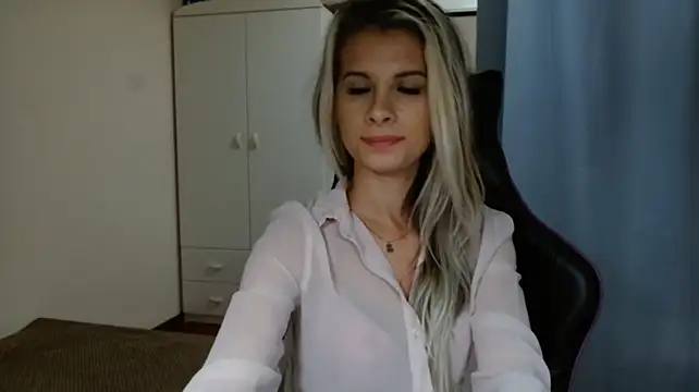 KristineGlow লাইভ XXX চ্যাট
