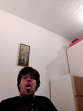 sanino34: διαδικτυακό σόου στην κάμερα