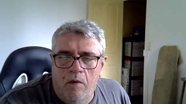 Laurent_oldmen Show in webcam