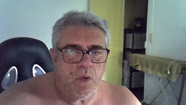 Laurent_oldmen: διαδικτυακό σόου στην κάμερα