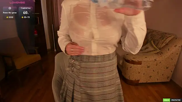 sexmom8 webcam show