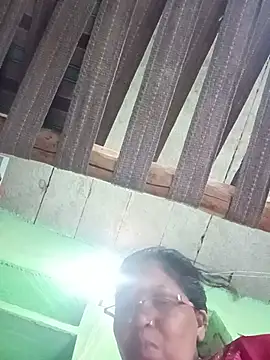 חדר צ'אט בשידור חי של Manavi_x