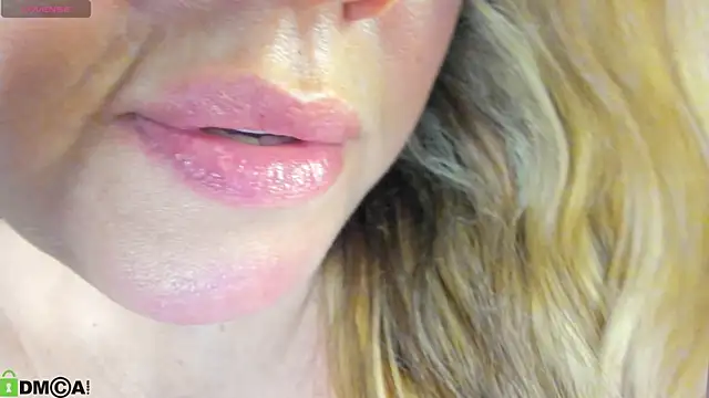 Sky_Kuper's Live XXX Chat