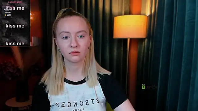 mila_glow1's Live XXX Chat