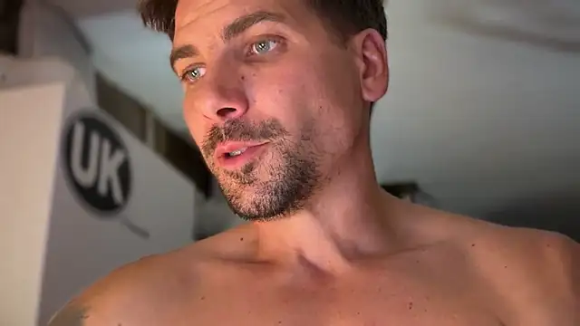 Show modela str8boyx na web-kameri