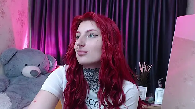Nina_Blum_ Chat XXX in diretta