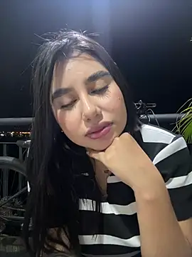 Sophie_Dreamss Adlı Modelin Canlı XXX Sohbeti