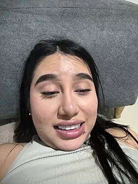 Sophie_Dreamss Adlı Modelin Canlı XXX Sohbeti
