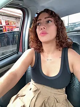 roxyrougee webcam show