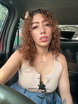 roxyrougee webcam show