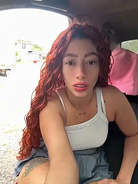 roxyrougee: διαδικτυακό σόου στην κάμερα