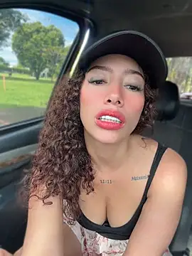 roxyrougee webcam show