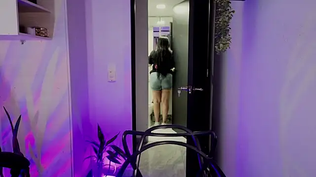 Kayleemorales Adlı Modelin Canlı Sohbet Odası