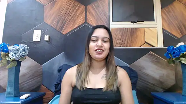 indianclassic18's Live XXX Chat
