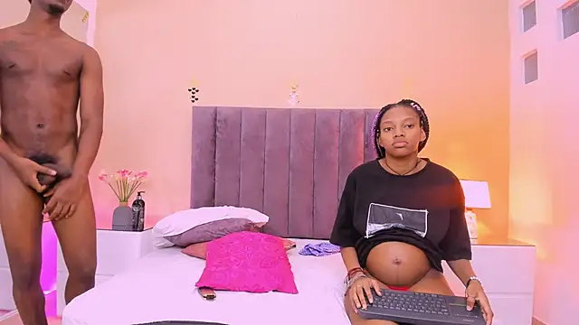 Kiaraa_y_Her_Crazy Show in webcam