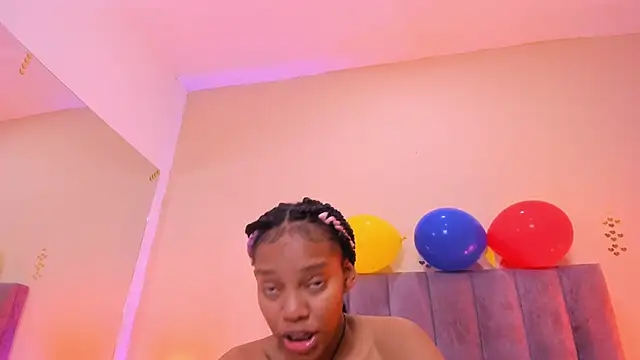 Kiaraa_y_Her_Crazy's Webcam Show