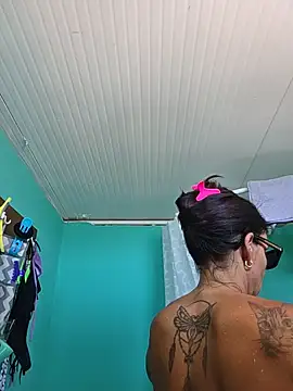 צ'אט XXX בשידור חי של sexy7883