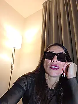 sexy7883 Adlı Modelin Canlı XXX Sohbeti
