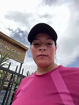 Pertunjukan Kamera Web Cami_Leon2