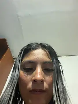 Cami_Leon2 Adlı Modelin Canlı Sohbet Odası
