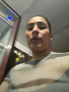 Cami_Leon2 Adlı Modelin Canlı XXX Sohbeti