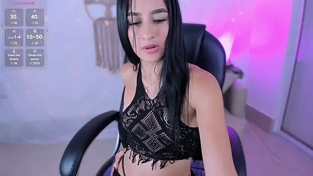 Show modela Ginni_charlotte na web-kameri