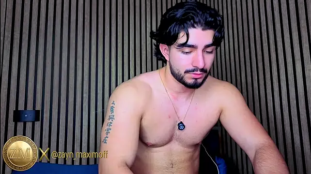 zayn_maximoff: διαδικτυακό σόου στην κάμερα