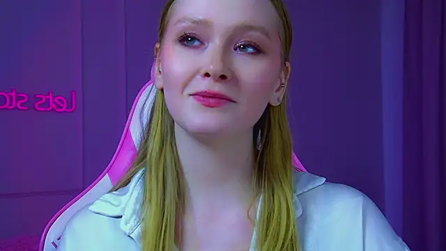 AgataFoxley Adlı Modelin Canlı XXX Sohbeti