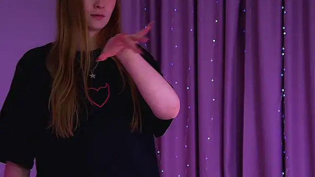 AgataFoxley Adlı Modelin Canlı XXX Sohbeti