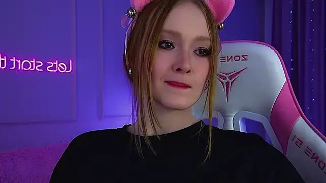 AgataFoxley Adlı Modelin Canlı XXX Sohbeti