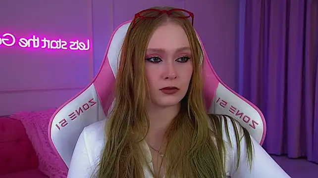 Show modela AgataFoxley na web-kameri