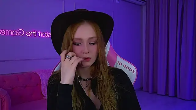 AgataFoxley Show in webcam