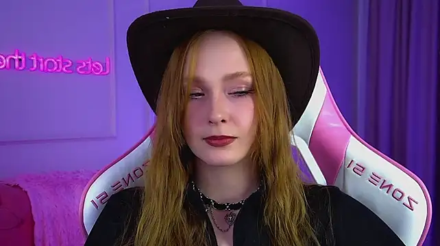 AgataFoxley webcam show