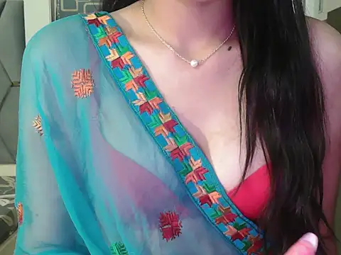 Simreet_22 Adlı Modelin Canlı XXX Sohbeti