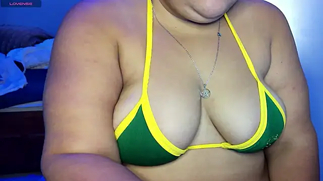 צ'אט XXX בשידור חי של xlatinastar
