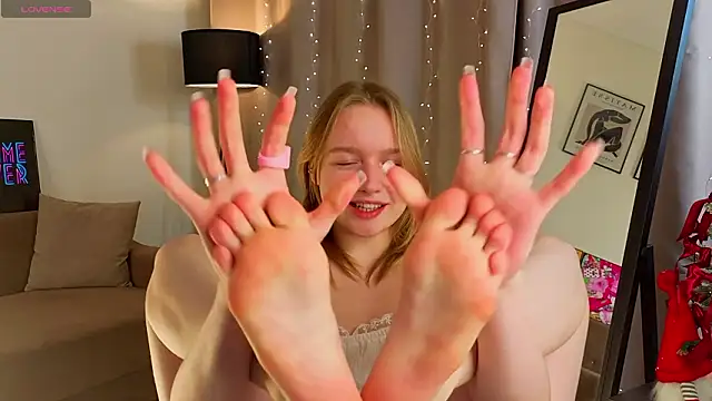 Show modela VinnieSerrano na web-kameri