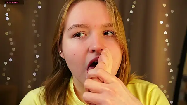 Show modela VinnieSerrano na web-kameri