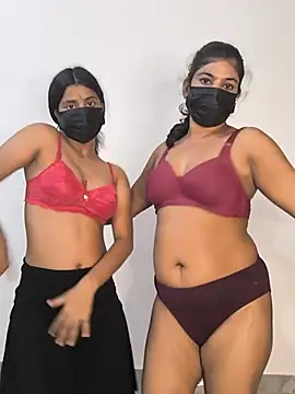 Show modela Family02 na web-kameri