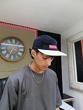 Lean_Portman élő XXX-chatje
