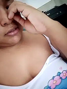 Angelly_ricura Adlı Modelin Canlı XXX Sohbeti