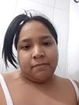 Angelly_ricura Adlı Modelin Canlı XXX Sohbeti