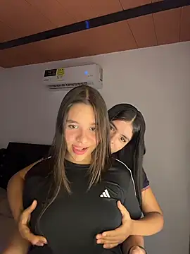Show modela Zow_ na web-kameri