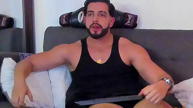Justin_kingX7 Adlı Modelin Canlı XXX Sohbeti